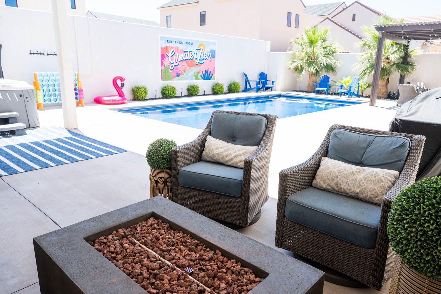 Fire pit lounge